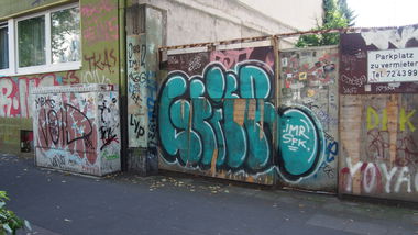 Graffiti Bombing in Köln - Photo by Ihrefeld1 - Geier