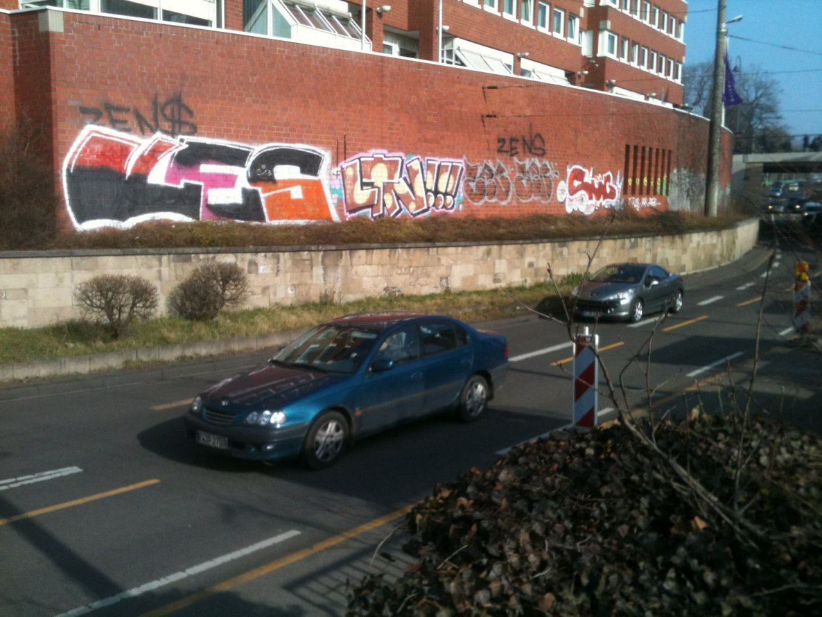 Graffiti Bombing in Köln - Photo by Ihrefeld1 - KES, LTN, Zet