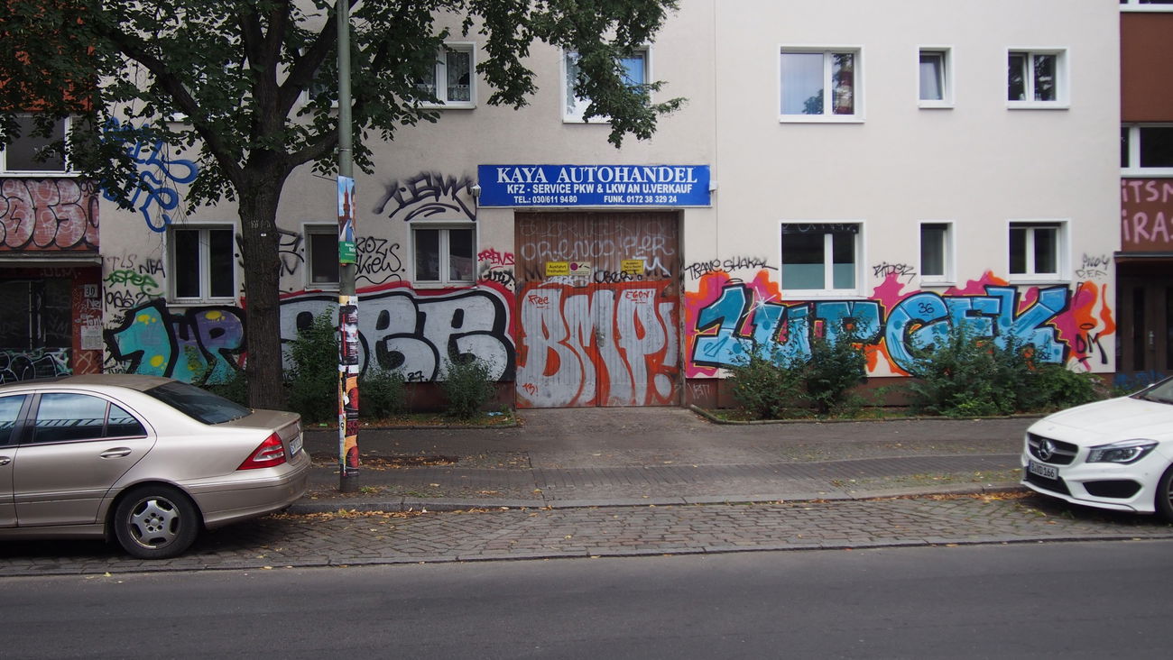 Graffiti Bombing in Berlin - Photo by Ihrefeld1 - 1UP, BMP, GFK