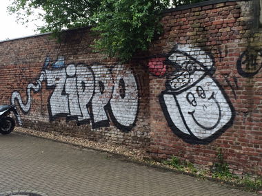 Graffiti Bombing in Köln - Photo by Ihrefeld1 - ZIPPO