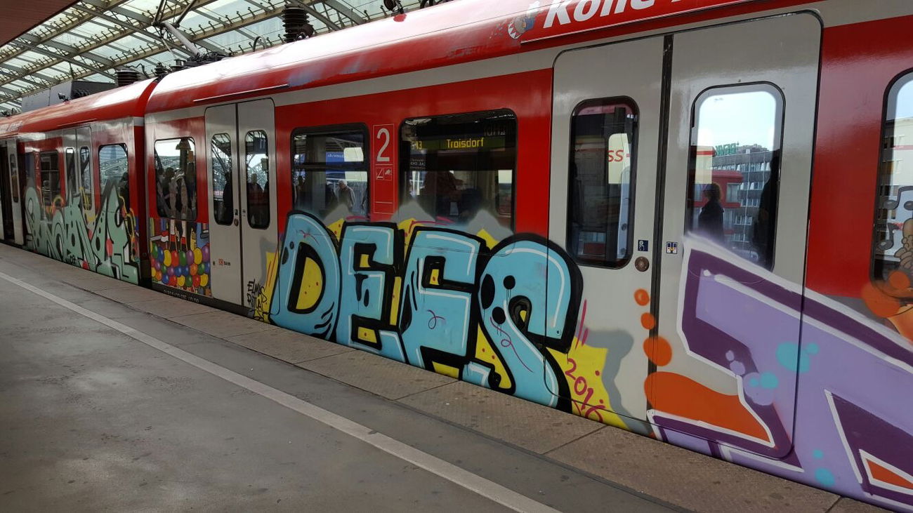 Graffiti Train in Köln - Photo by Ihrefeld1 - Dees (2016)