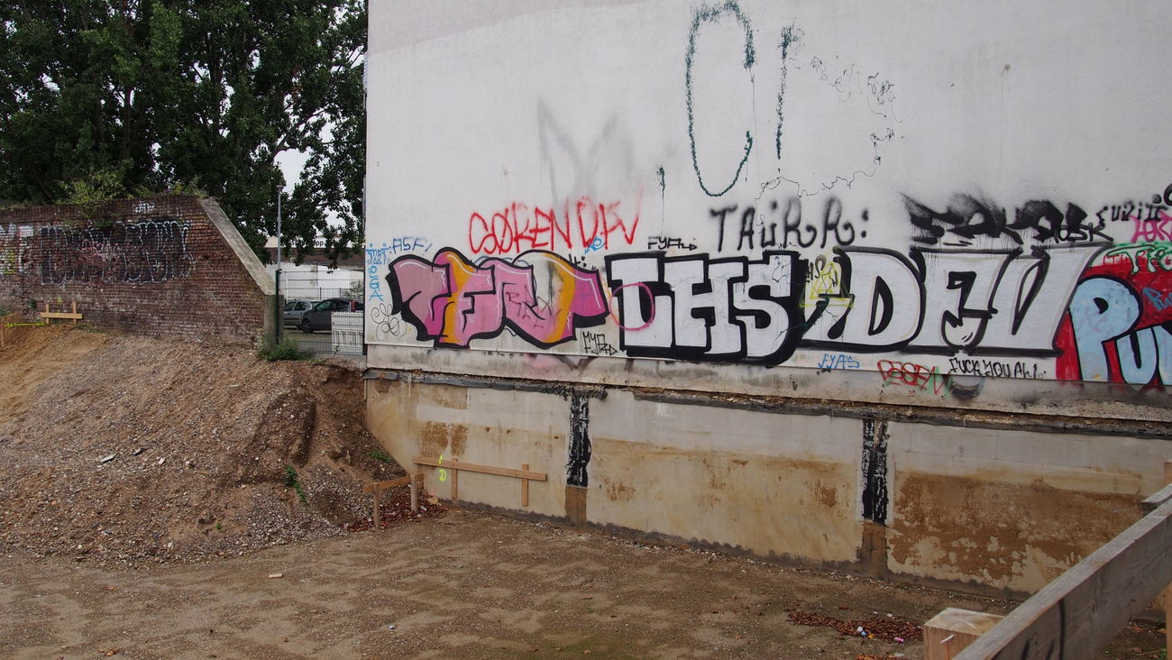 Graffiti Bombing in Köln - Photo by Ihrefeld1 - Vers, LHS, DFV