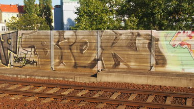 Graffiti Bombing in Berlin - Photo by Ihrefeld1 - Biok