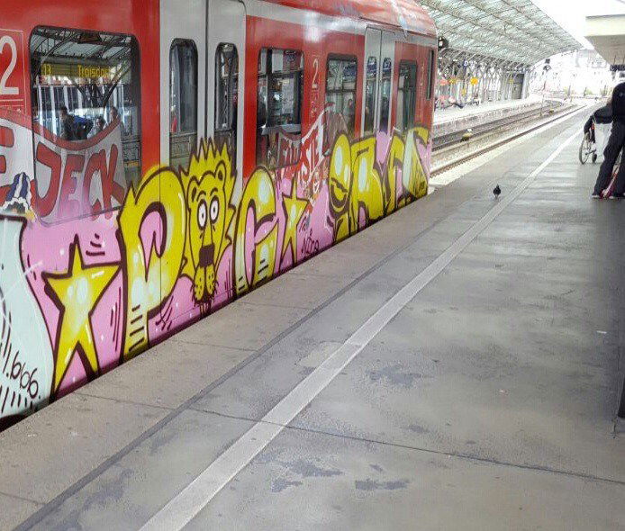 Graffiti Train in Köln - Photo by Ihrefeld1 - Pecee, Ibes (2016)
