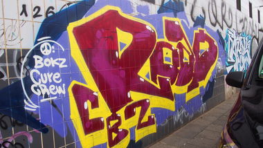 Graffiti Bombing in Köln - Photo by Ihrefeld1 - Road