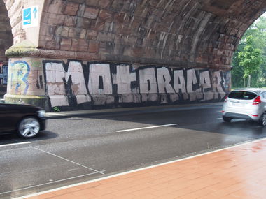 Graffiti Bombing in Köln - Photo by Ihrefeld1 - Motor, Racer