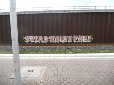 Graffiti Bombing in Köln - Photo by Ihrefeld1 - Topas, Krice, Frei (2015)