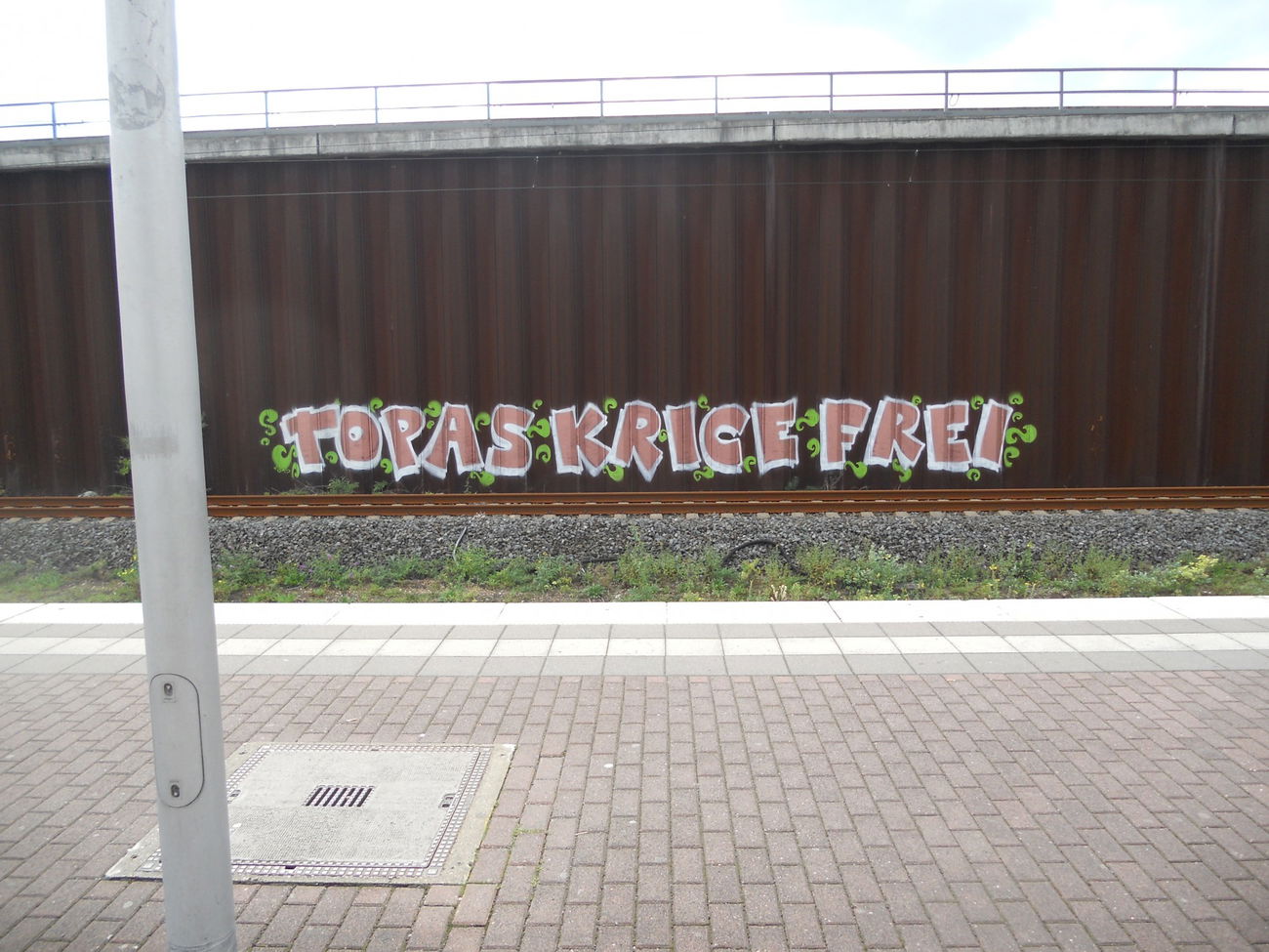 Graffiti Bombing in Köln - Photo by Ihrefeld1 - Topas, Krice, Frei (2015)