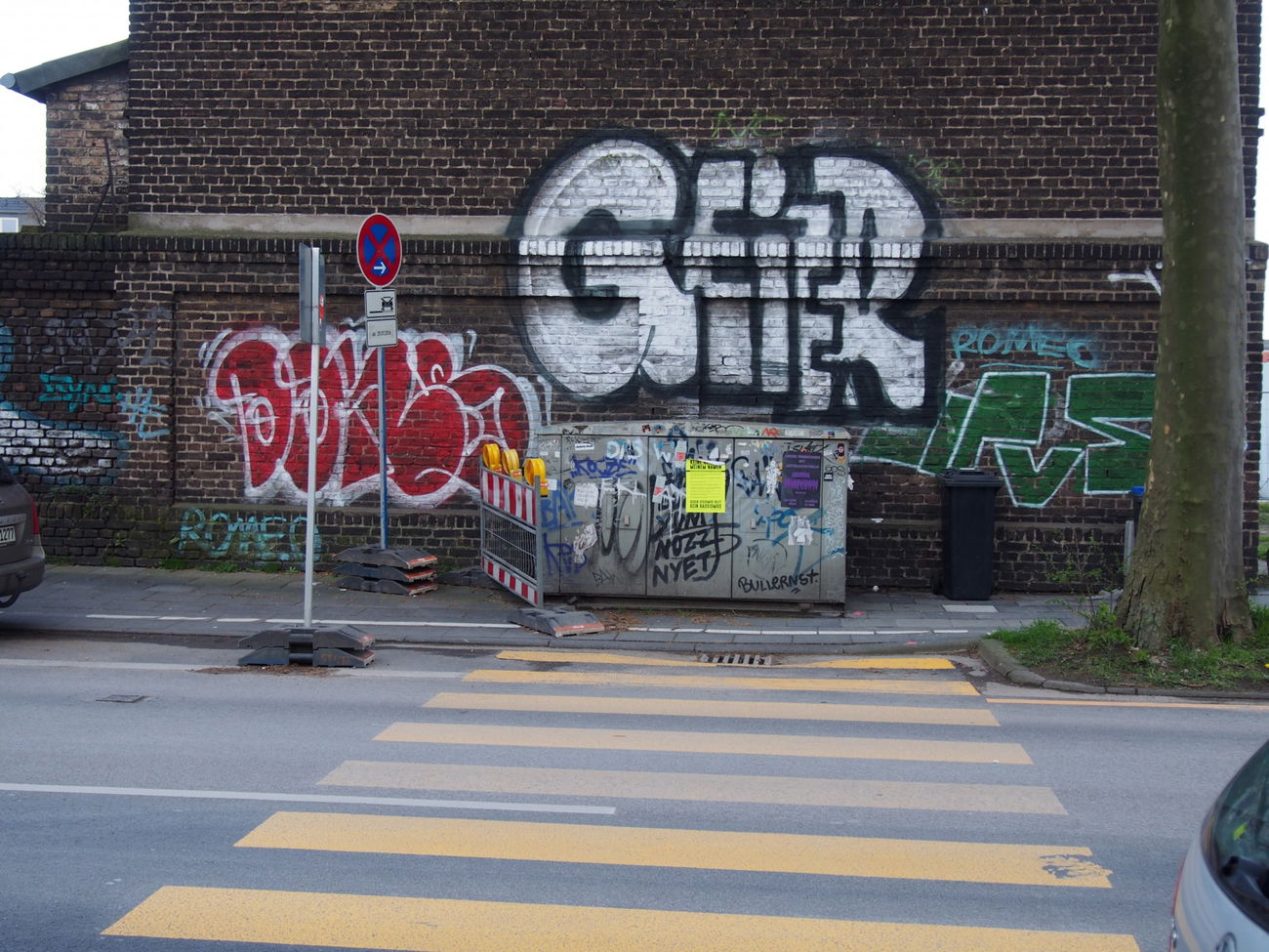 Graffiti Bombing in Köln - Photo by Ihrefeld1 - Geier, Donb