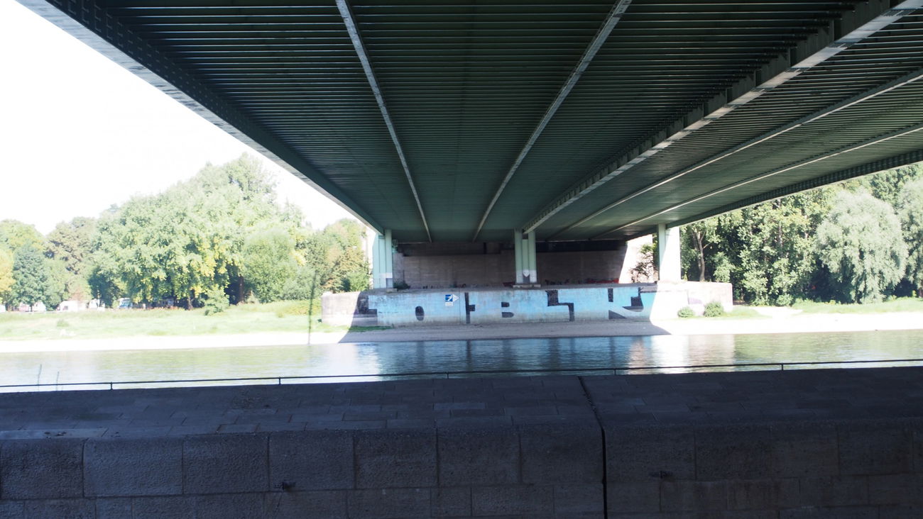 Graffiti Bombing in Köln - Photo by Ihrefeld1 - OBK