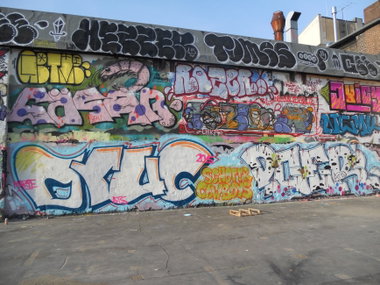 Graffiti in Köln - Photo by Ihrefeld1 - Poer, Oruc, Hezzer (2015)