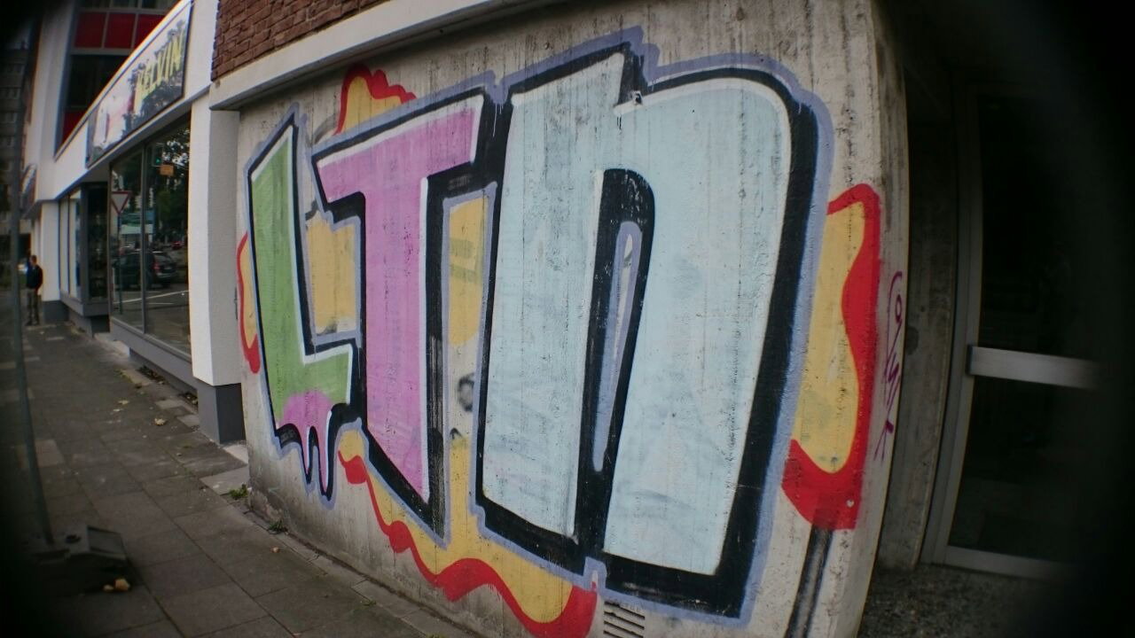Graffiti Bombing in Köln - Photo by Ihrefeld1 - LTN