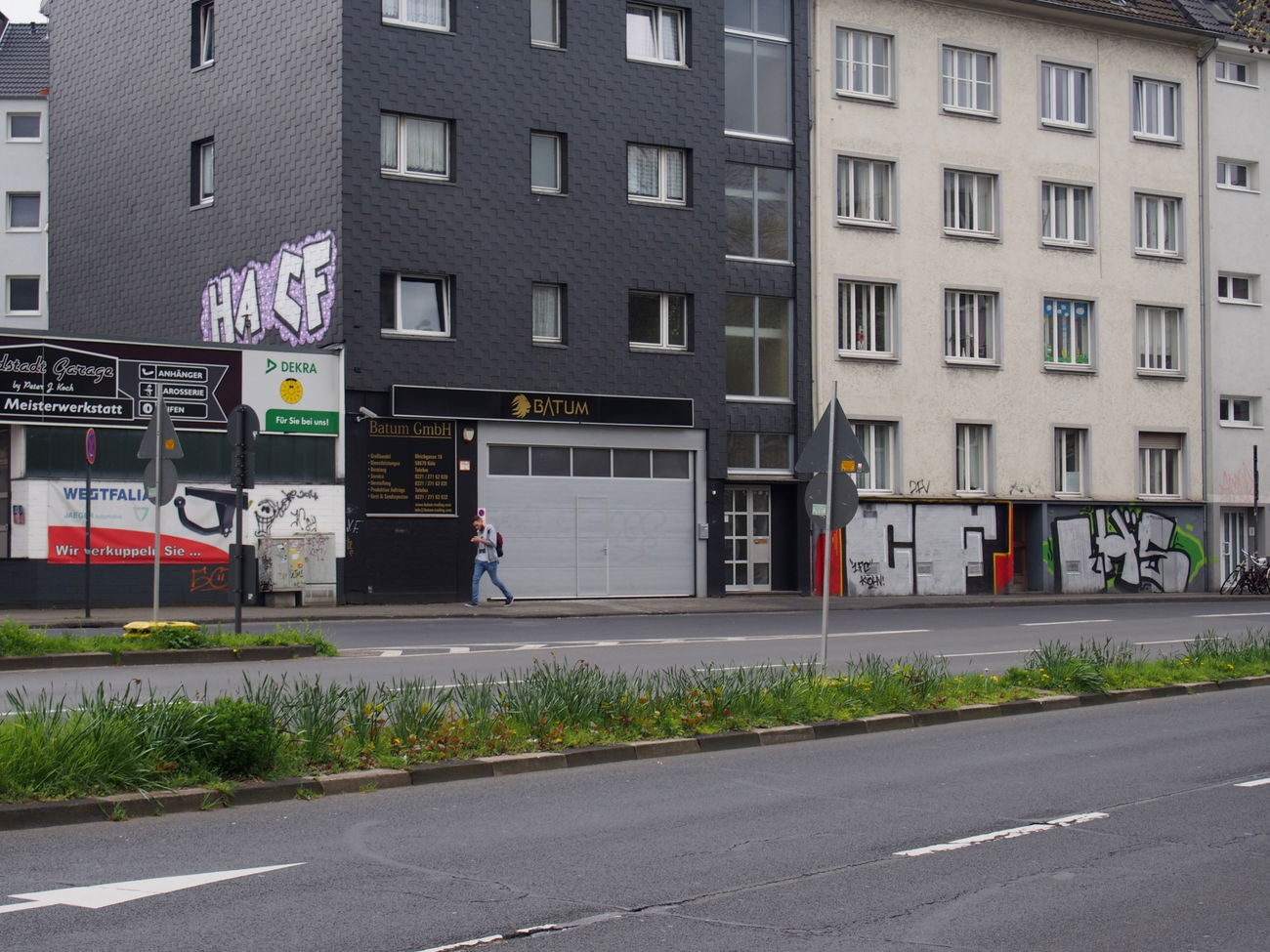Graffiti Bombing in Köln - Photo by Ihrefeld1 - HACF, CF, LHS