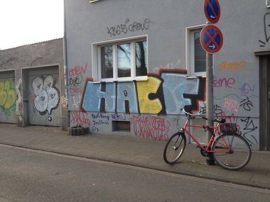 Graffiti Bombing in Köln - Photo by Ihrefeld1 - HACF, BB (2015)