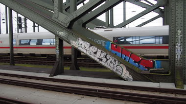 Graffiti Bombing in Köln - Photo by Ihrefeld1 - HACF, Pokal