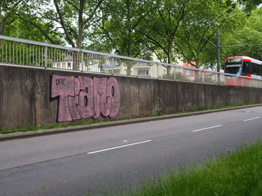 Graffiti Bombing in Köln - Photo by Ihrefeld1 - Tiamo