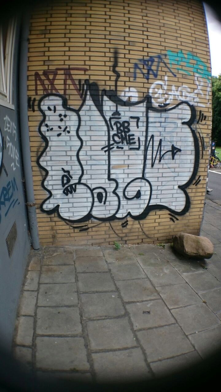 Graffiti Bombing in Köln - Photo by Ihrefeld1 - CAGE