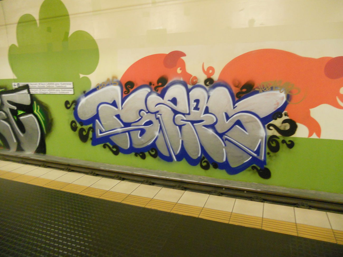 Graffiti Bombing in Köln - Photo by Ihrefeld1 - Topas (2015)