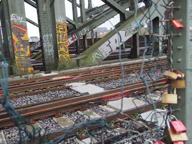 Graffiti Bombing in Köln - Photo by Ihrefeld1 - Fast, Same, FRL