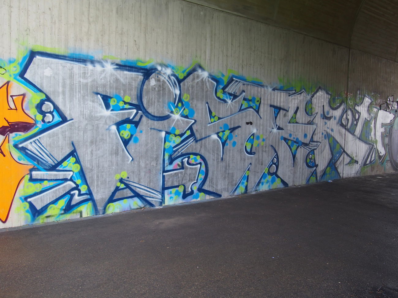 Graffiti Bombing in Köln - Photo by Ihrefeld1 - Fister