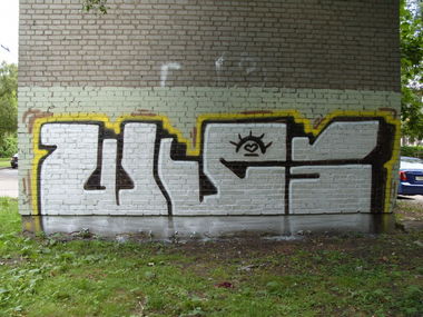 Graffiti Bombing in Saint Petersburg - Photo by Ikezo (2011)