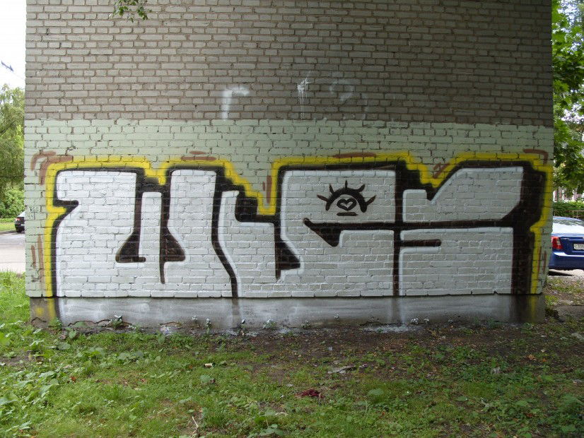 Graffiti Bombing in Saint Petersburg - Photo by Ikezo (2011)