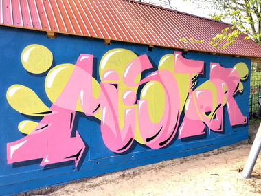 Graffiti Wall - Photo by Info