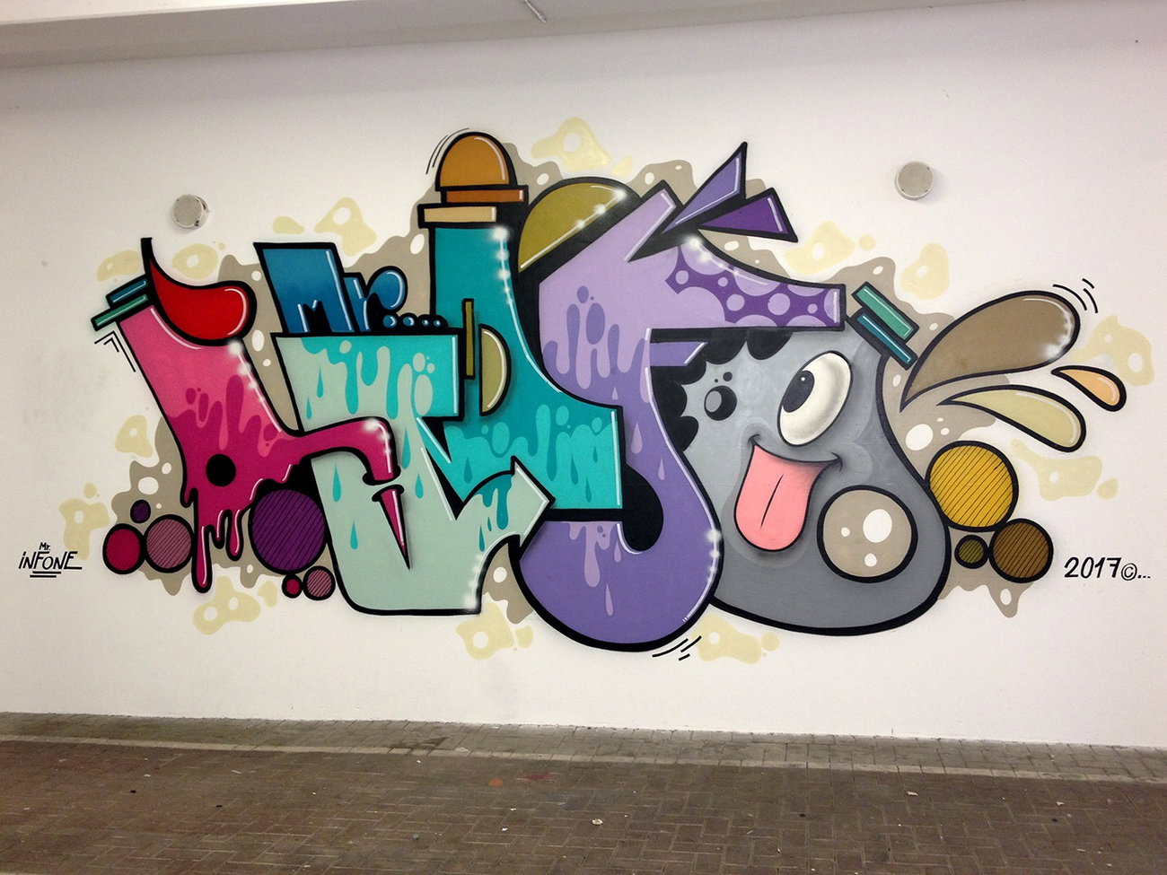 Graffiti Wall - Photo by Info