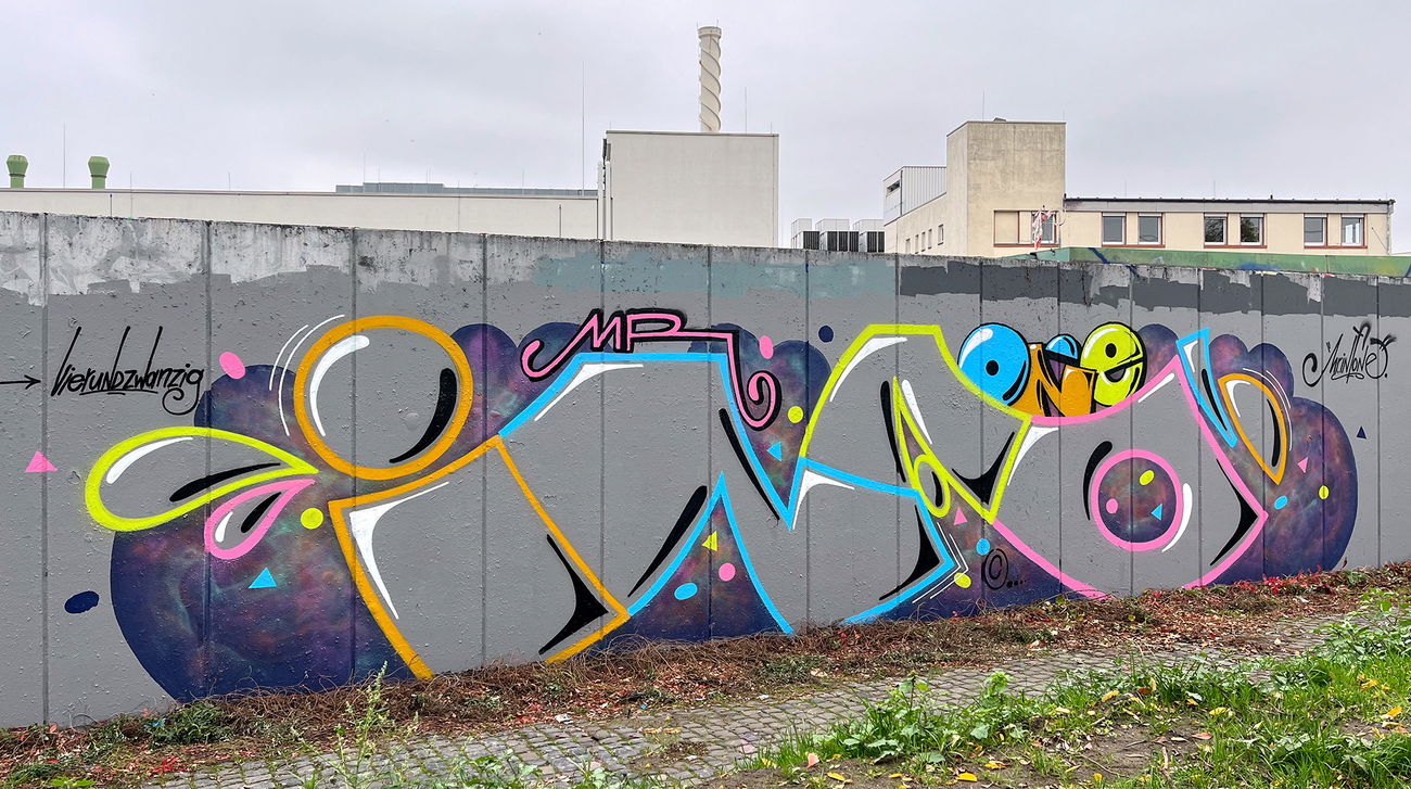 Graffiti Wall - Photo by Info