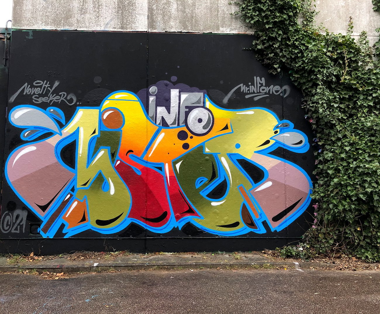 Graffiti Wall - Photo by Info