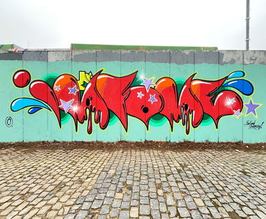 Graffiti Wall - Photo by Info