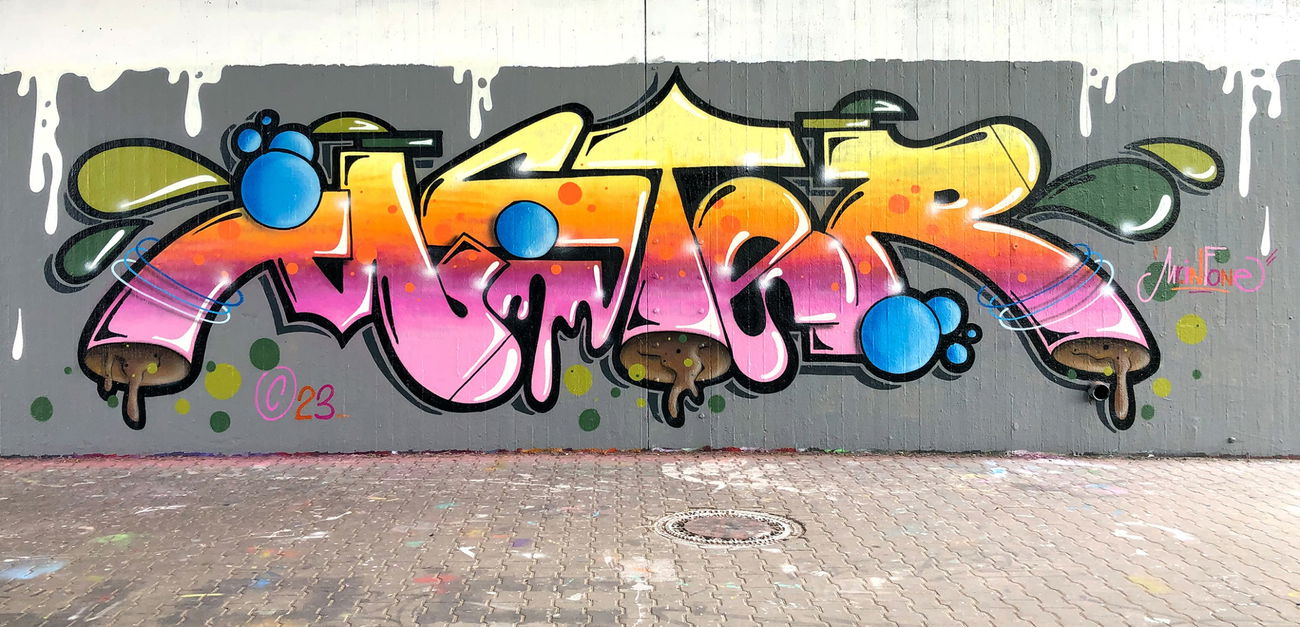 Graffiti Wall - Photo by Info