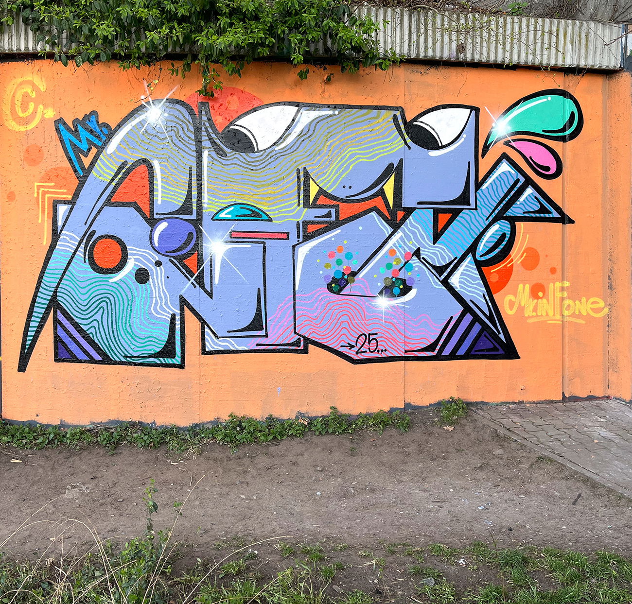 Graffiti Wall - Photo by Info