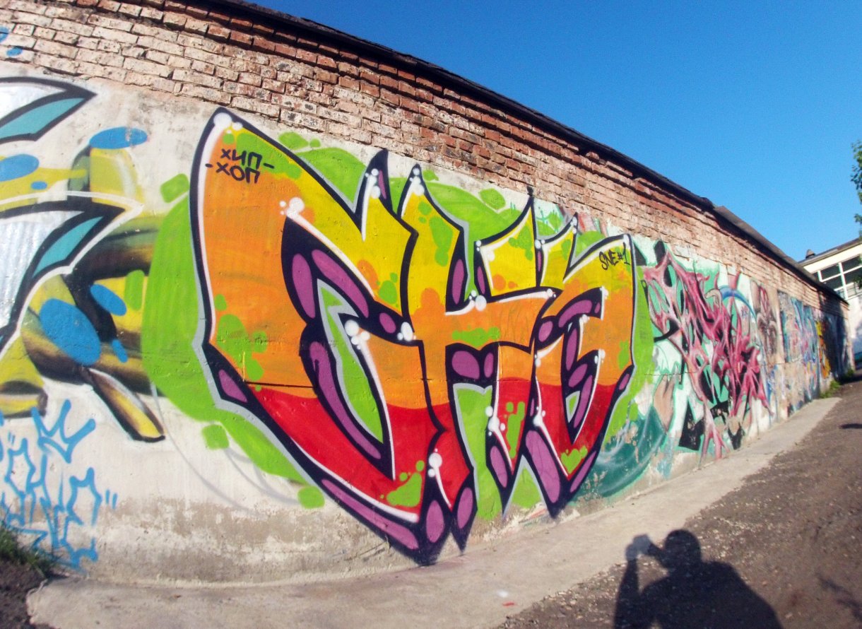 Graffiti Wall - Photo by IvanSne