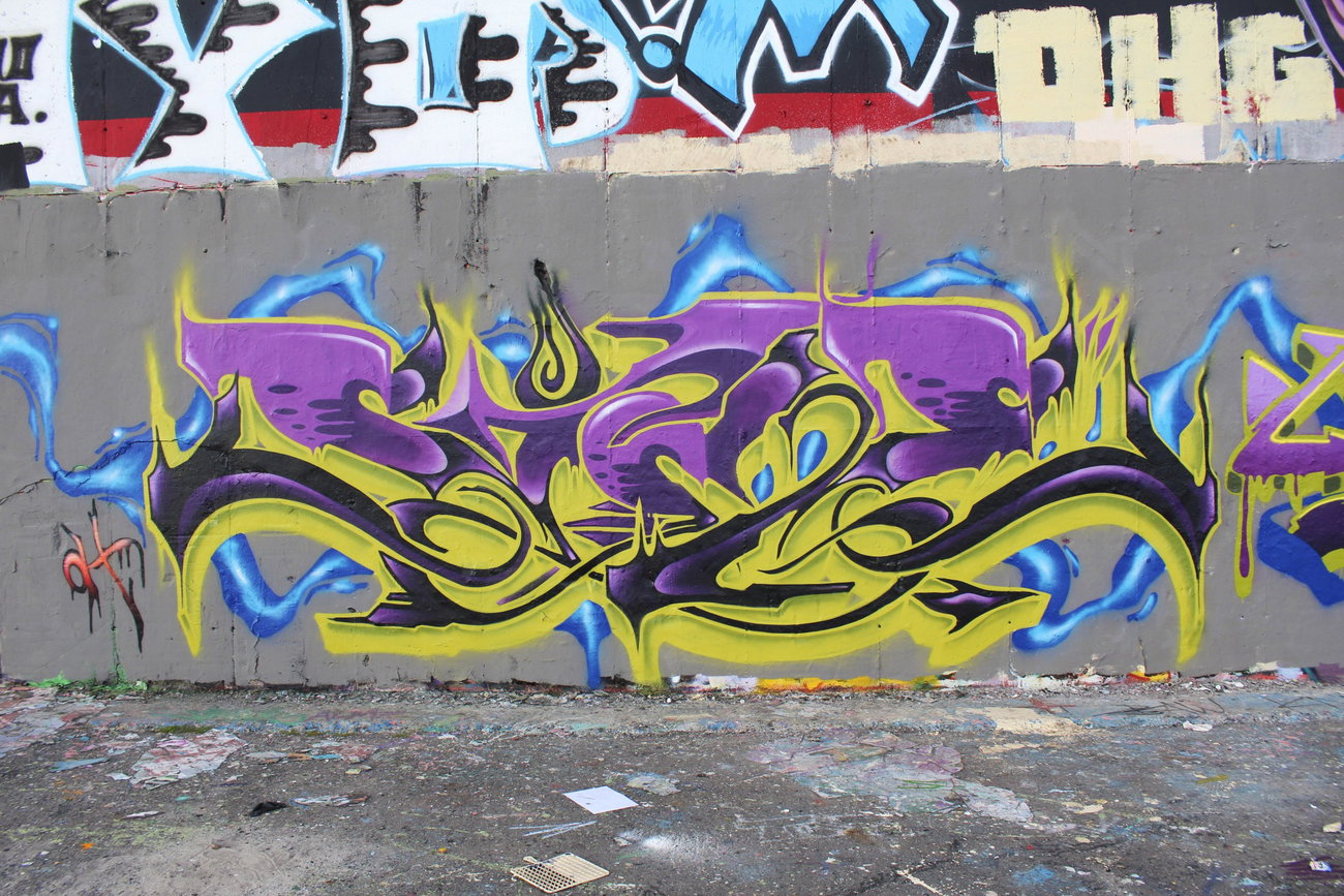 Graffiti Wall - Photo by JJoe - Sime