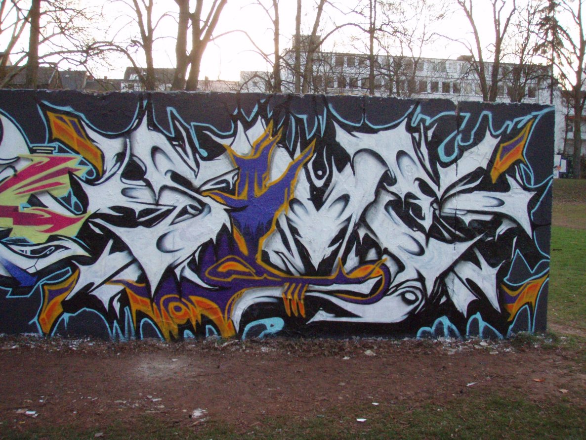 Graffiti Wall - Photo by JJoe - sime