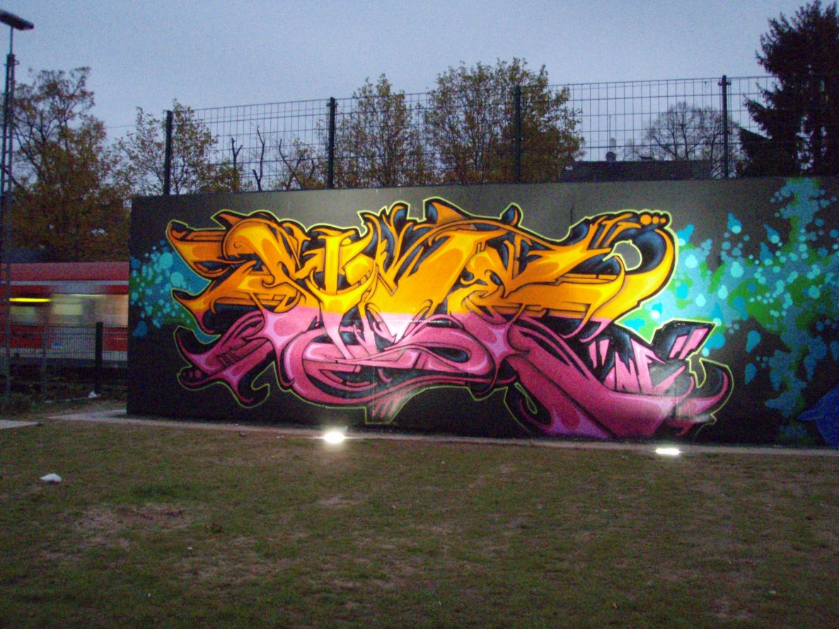 Graffiti Wall - Photo by JJoe - sime