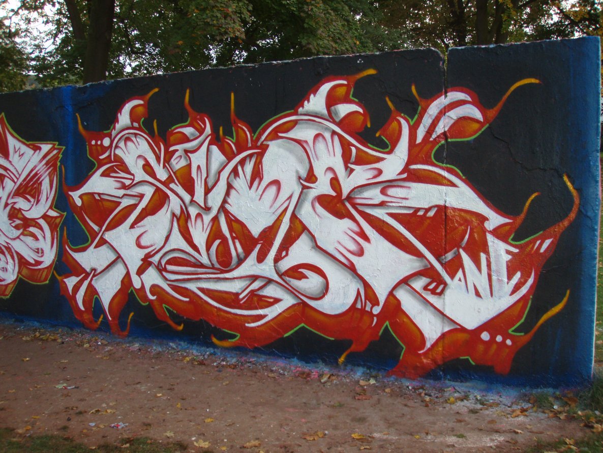 Graffiti Wall - Photo by JJoe - sime