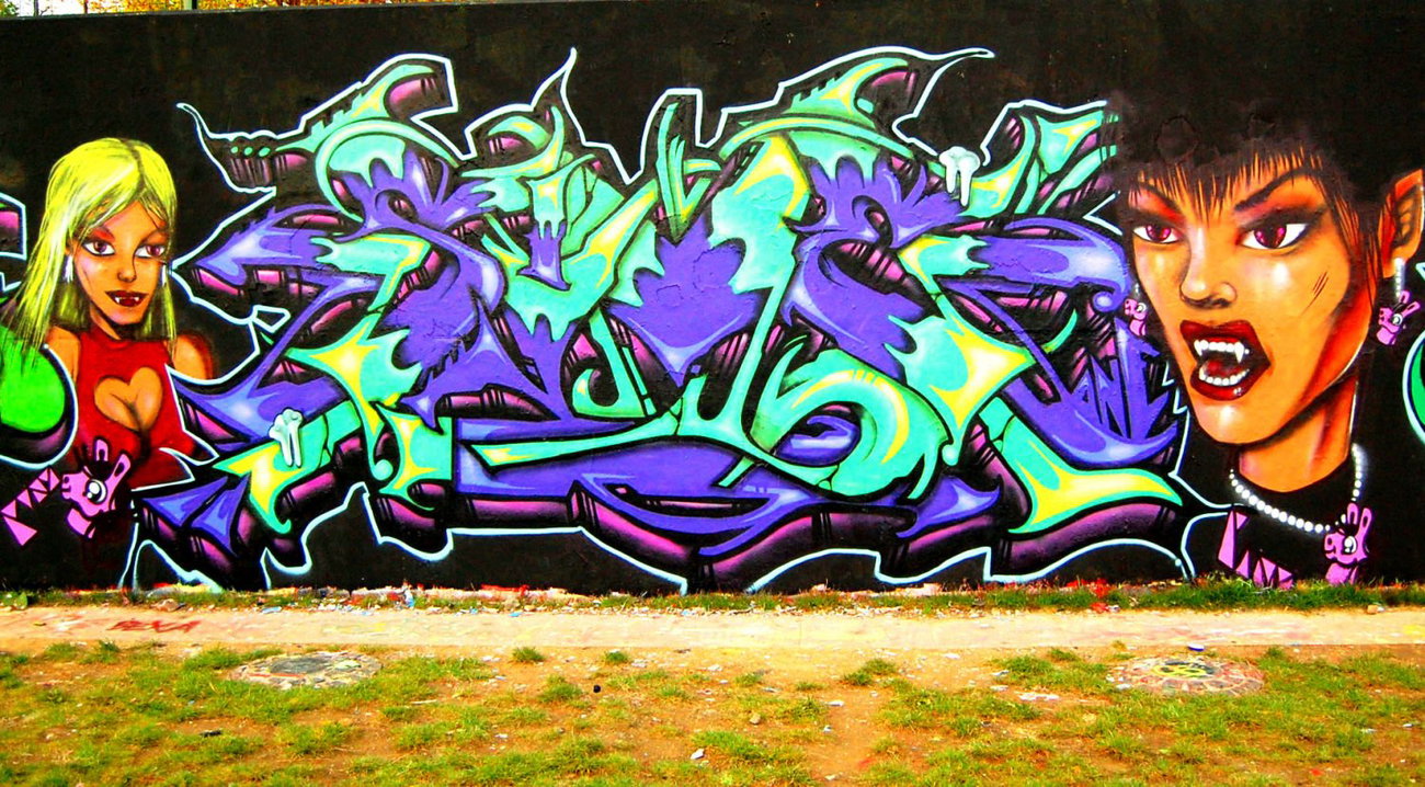 Graffiti Wall - Photo by JJoe - sime, bexa