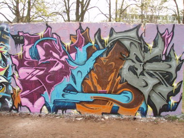 Graffiti Wall - Photo by JJoe - sime