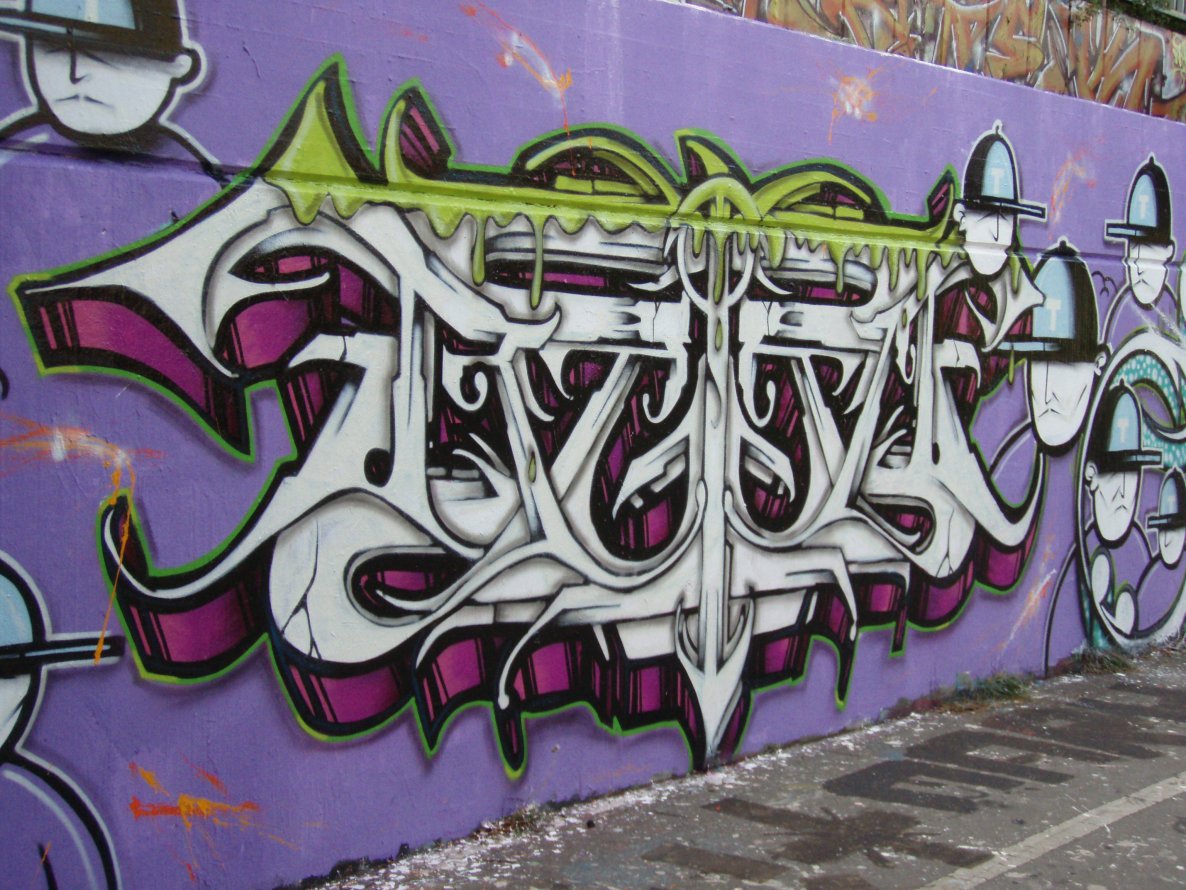 Graffiti Wall - Photo by JJoe - reko, sime