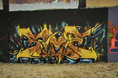 Graffiti Wall - Photo by JJoe - sime