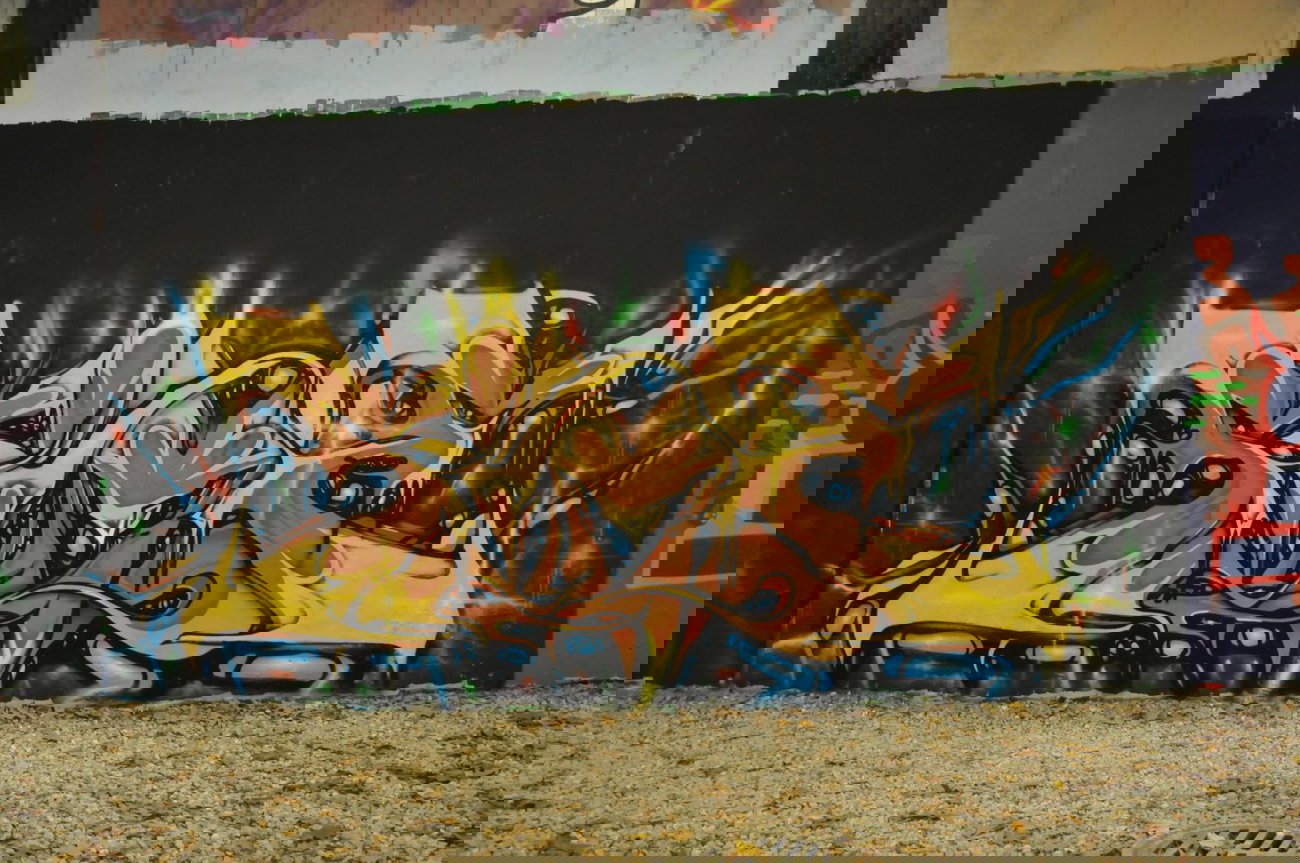 Graffiti Wall - Photo by JJoe - sime