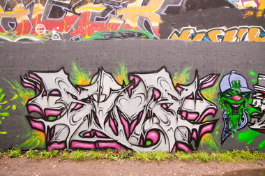 Graffiti Wall - Photo by JJoe - sime