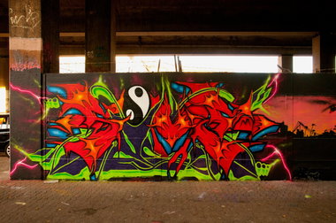 Graffiti Wall - Photo by JJoe - sime