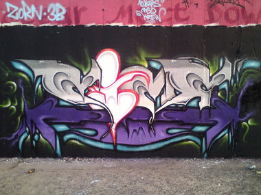 Graffiti Wall - Photo by JJoe - sime