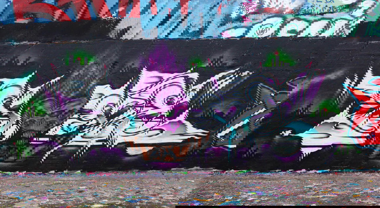 Graffiti Wall - Photo by JJoe - sime