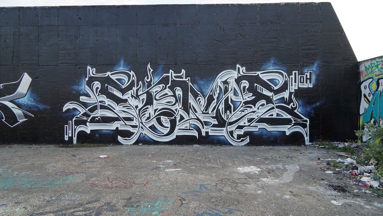 Graffiti Wall - Photo by JJoe - Sime