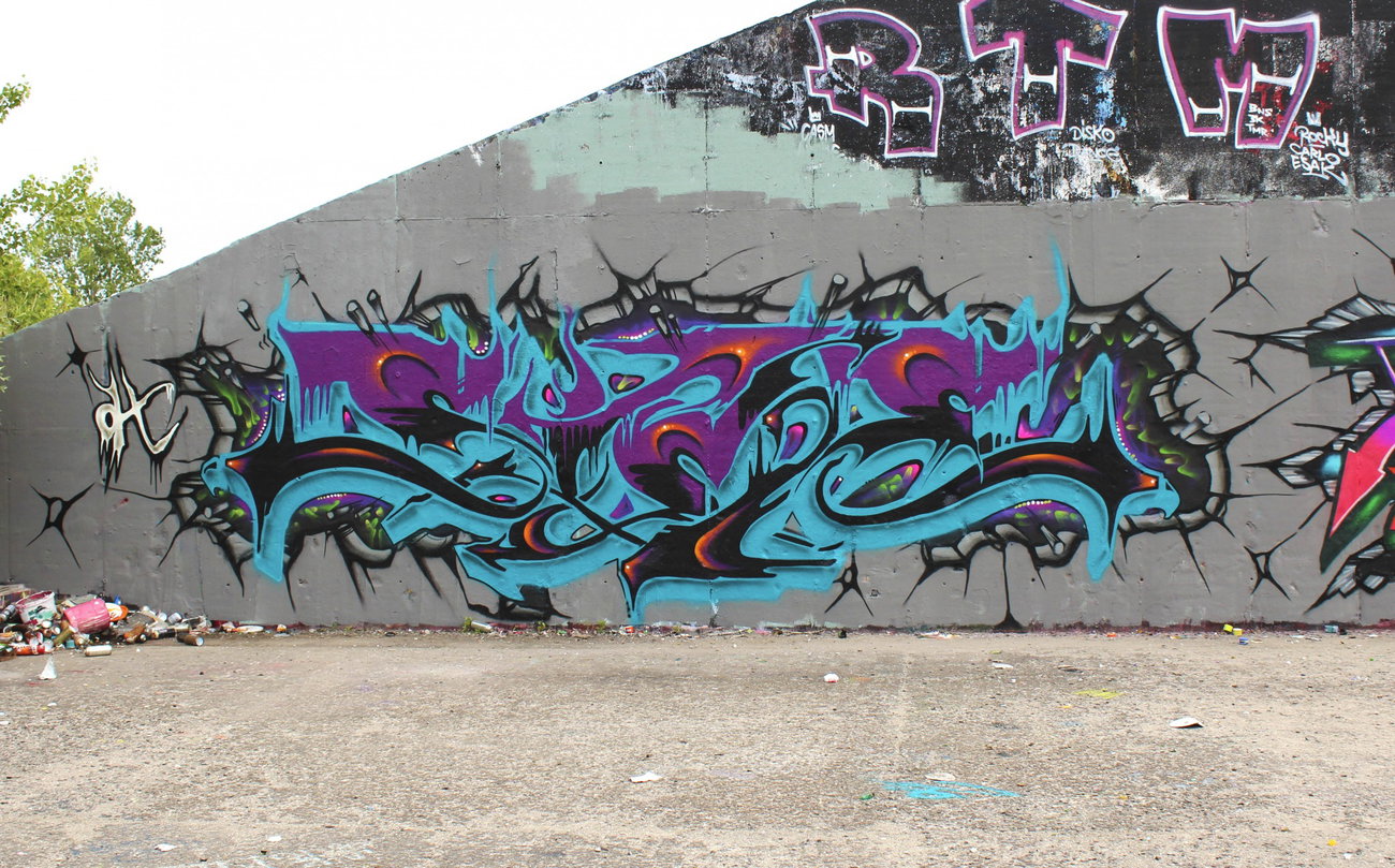 Graffiti Wall - Photo by JJoe - Sime