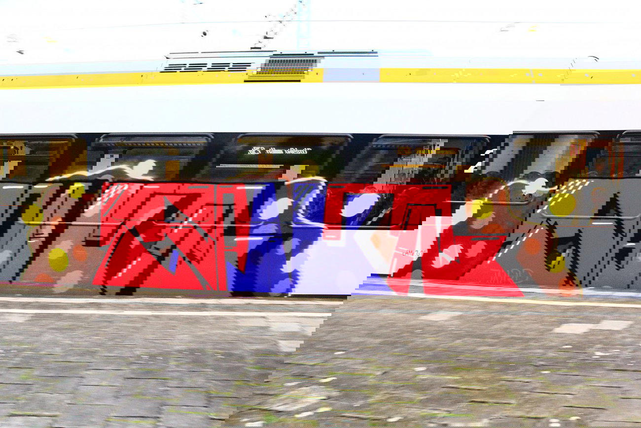 Graffiti Train - Photo by Jacques - Fancy, GBR